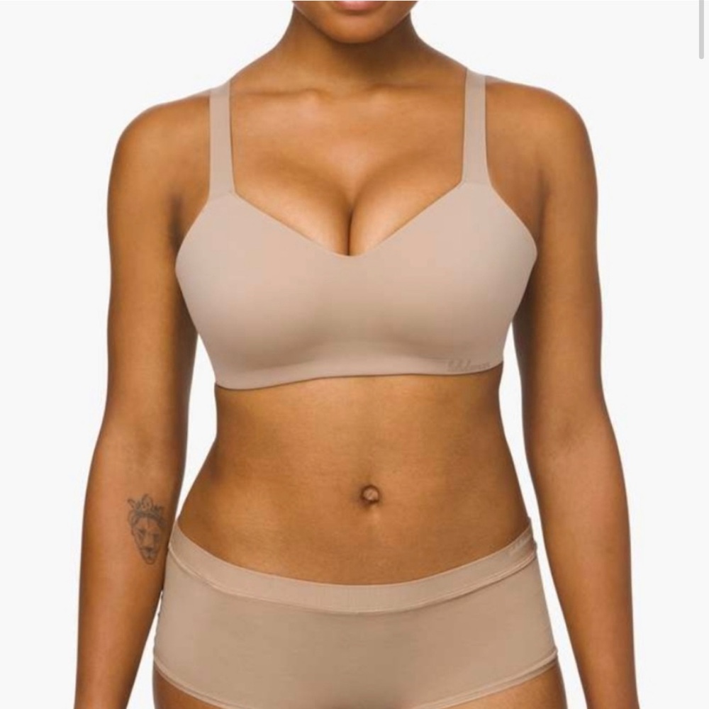 Lululemon Hold True Wireless Wire Free Sports Bra Running Activewear 34DD Yoga